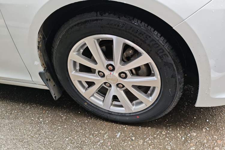 Used Chevrolet Malibu 2014 2.0L Automatic Luxury Edition Right Front Wheel Hub