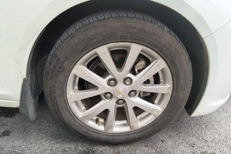 Used Chevrolet Malibu 2014 2.0L Automatic Luxury Edition Right Front Wheel Hub
