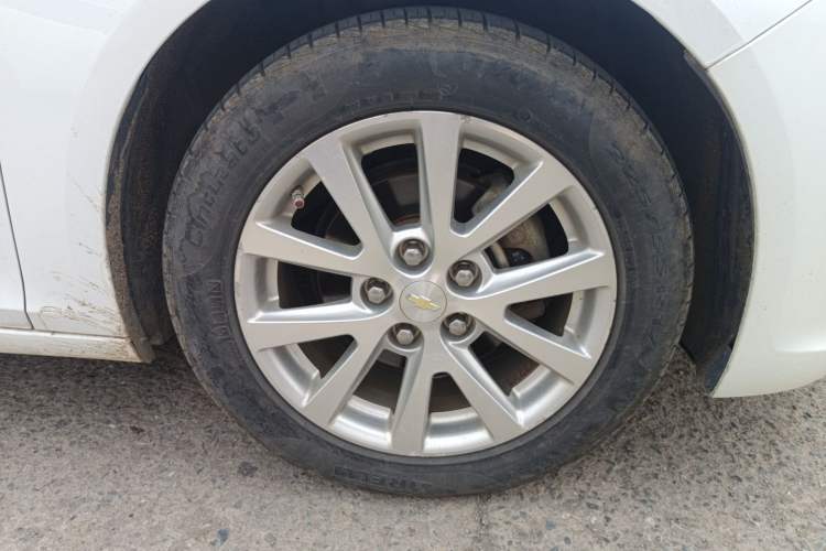 Used Chevrolet Malibu 2014 2.4L Automatic Luxury Edition Right Front Wheel Hub