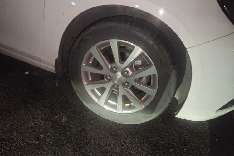 Used Chevrolet Malibu 2014 2.0L Automatic Luxury Edition Right Front Wheel Hub
