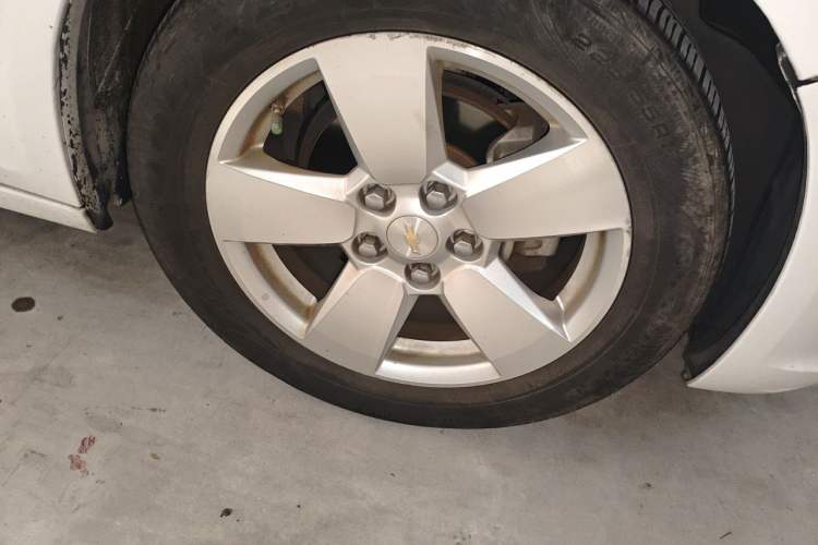 Used Chevrolet Malibu 2014 2.0L Automatic Comfort Edition Right Front Wheel Hub