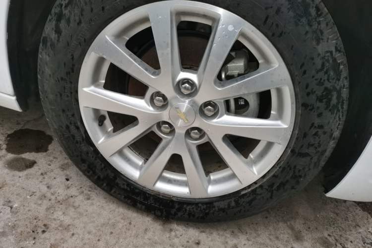 Used Chevrolet Malibu 2014 2.0L Automatic Luxury Edition Right Front Wheel Hub