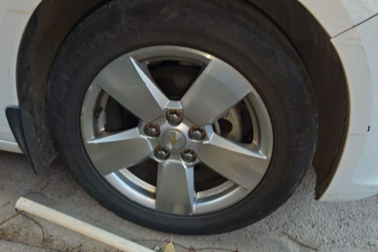 Used Chevrolet Malibu 2014 2.0L Automatic Comfort Edition Right Front Wheel Hub