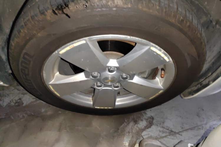 Used Chevrolet Malibu 2014 2.0L Automatic Comfort Edition Right Front Wheel Hub