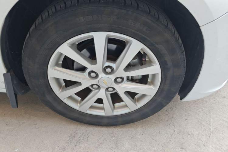 Used Chevrolet Malibu 2014 2.0L Automatic Luxury Edition Right Front Wheel Hub