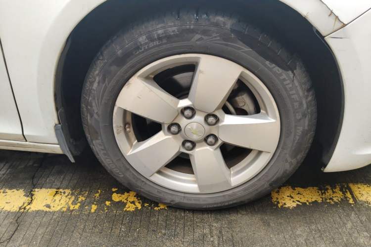 Used Chevrolet Malibu 2014 1.6T Automatic Comfort Edition Right Front Wheel Hub
