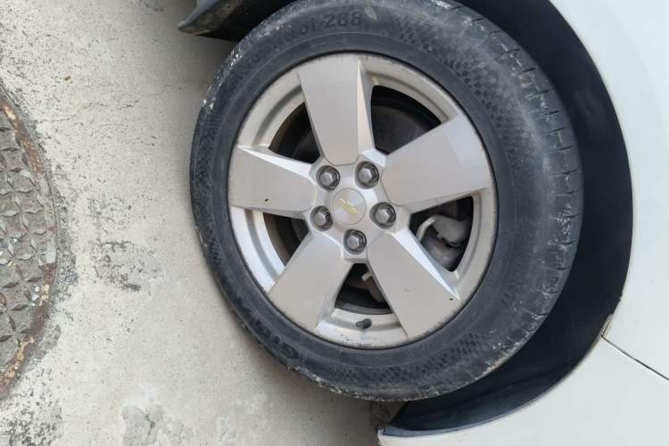Used Chevrolet Malibu 2014 1.6T Automatic Comfort Edition Right Front Wheel Hub