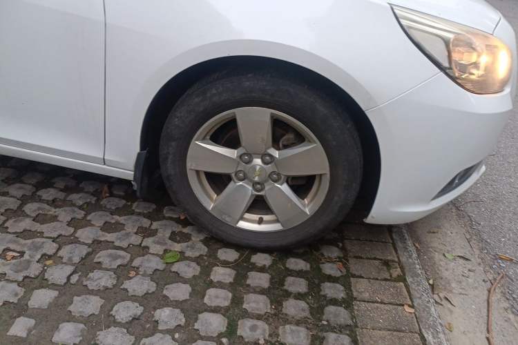 Used Chevrolet Malibu 2014 2.0L Automatic Comfort Edition Right Front Wheel Hub