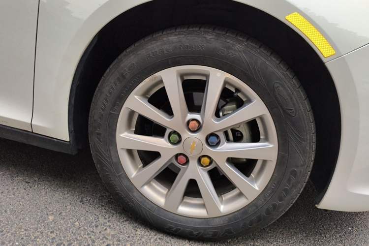 Used Chevrolet Malibu 2014 2.0L Automatic Luxury Edition Right Front Wheel Hub