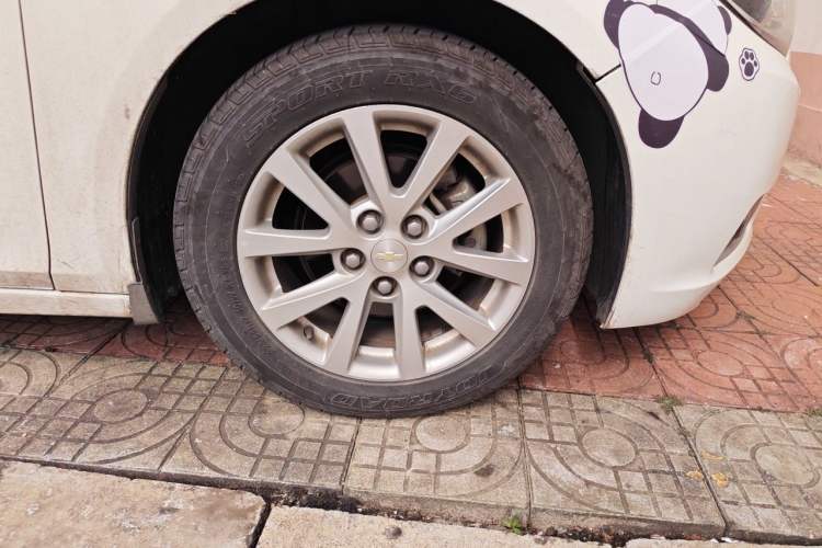 Used Chevrolet Malibu 2014 2.0L Automatic Luxury Edition Right Front Wheel Hub