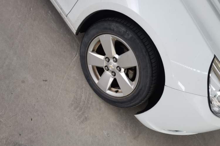 Used Chevrolet Malibu 2014 2.0L Automatic Comfort Edition Right Front Wheel Hub