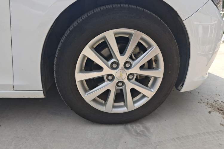 Used Chevrolet Malibu 2014 2.0L Automatic Luxury Edition Right Front Wheel Hub
