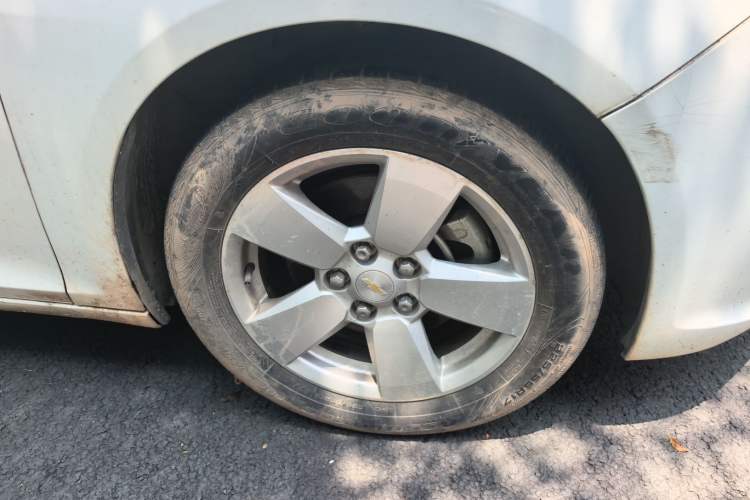 Used Chevrolet Malibu 2014 1.6T Automatic Comfort Edition Right Front Wheel Hub