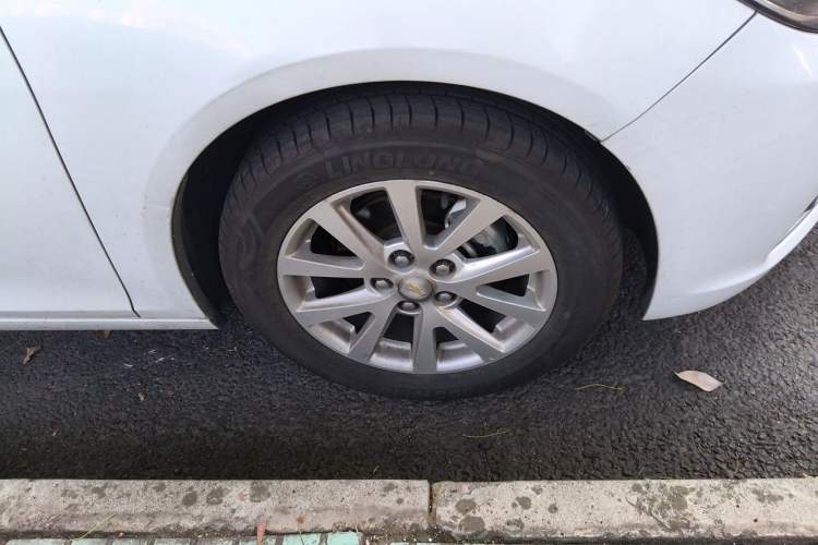 Used Chevrolet Malibu 2014 2.4L Automatic Luxury Edition Right Front Wheel Hub