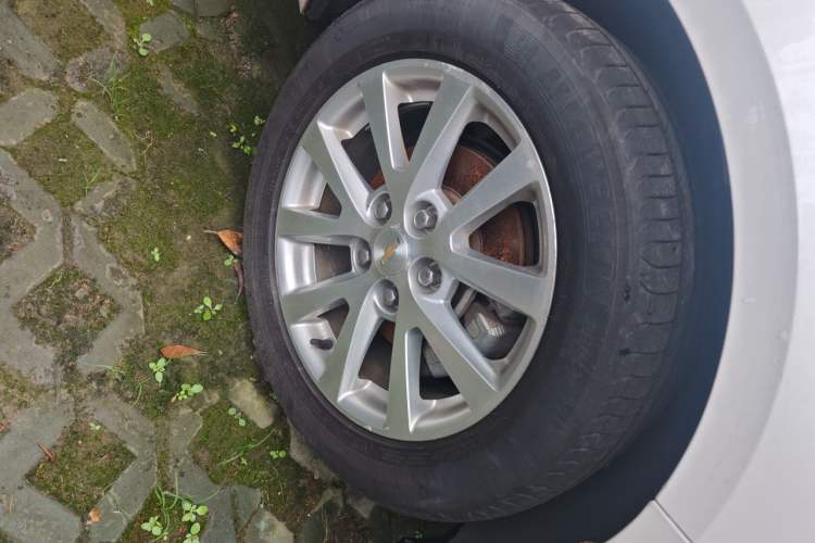 Used Chevrolet Malibu 2014 2.4L Automatic Flagship Edition Right Front Wheel Hub