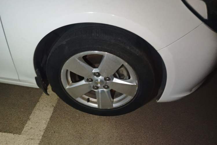 Used Chevrolet Malibu 2014 1.6T Automatic Comfort Edition Right Front Wheel Hub