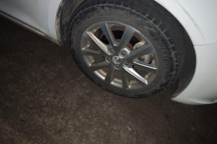 Used Chevrolet Malibu 2014 2.0L Automatic Luxury Edition Right Front Wheel Hub