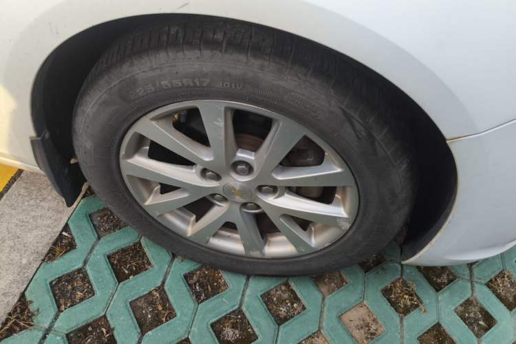 Used Chevrolet Malibu 2014 2.0L Automatic Luxury Edition Right Front Wheel Hub
