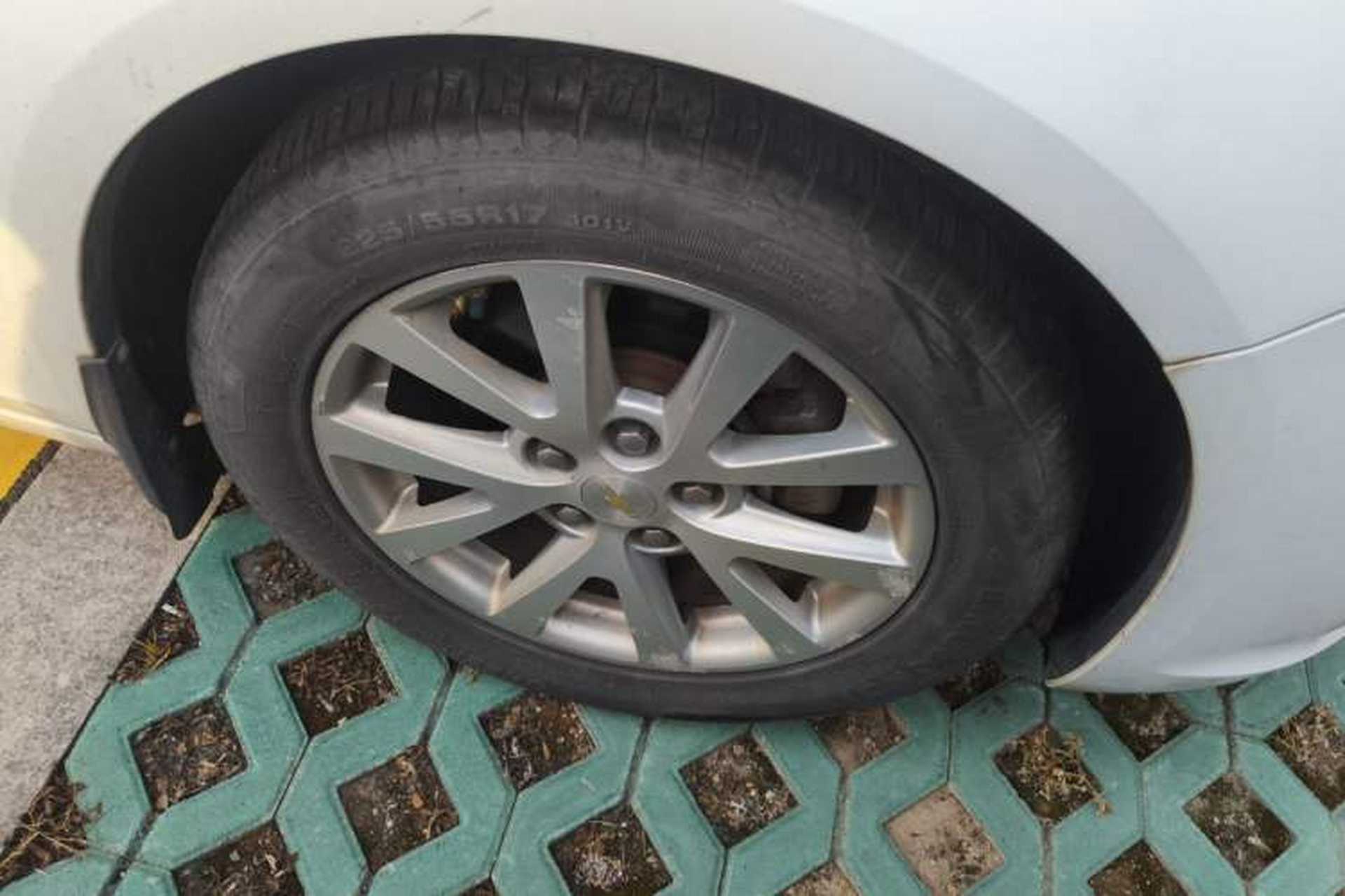 Used Chevrolet Malibu 2014 2.0L Automatic Luxury Edition Right Front Wheel Hub