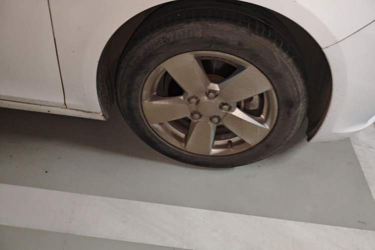Used Chevrolet Malibu 2014 1.6T Automatic Comfort Edition Right Front Wheel Hub