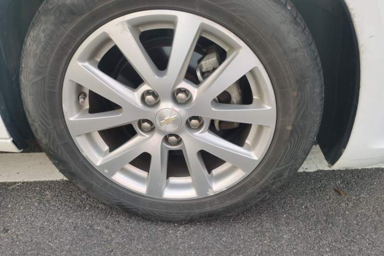 Used Chevrolet Malibu 2014 2.0L Automatic Luxury Edition Right Front Wheel Hub