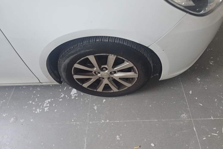 Used Chevrolet Malibu 2014 2.0L Automatic Luxury Edition Right Front Wheel Hub