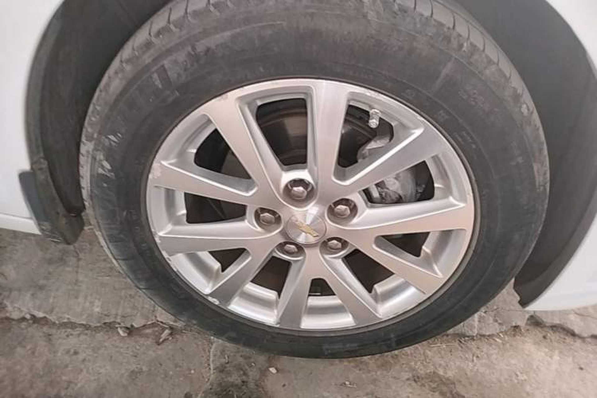 Used Chevrolet Malibu 2014 2.0L Automatic Luxury Edition Right Front Wheel Hub