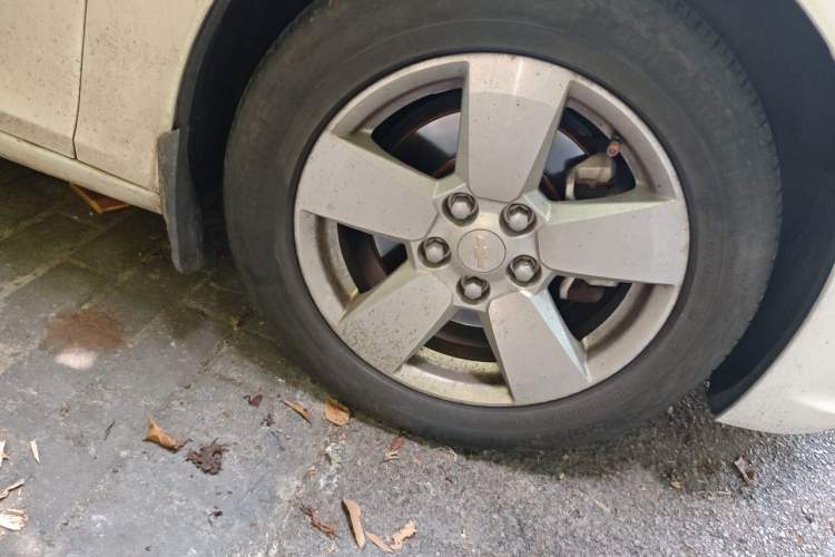 Used Chevrolet Malibu 2014 1.6T Automatic Comfort Edition Right Front Wheel Hub
