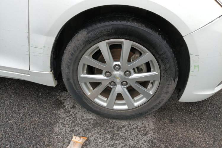 Used Chevrolet Malibu 2014 2.4L Automatic Luxury Edition Right Front Wheel Hub