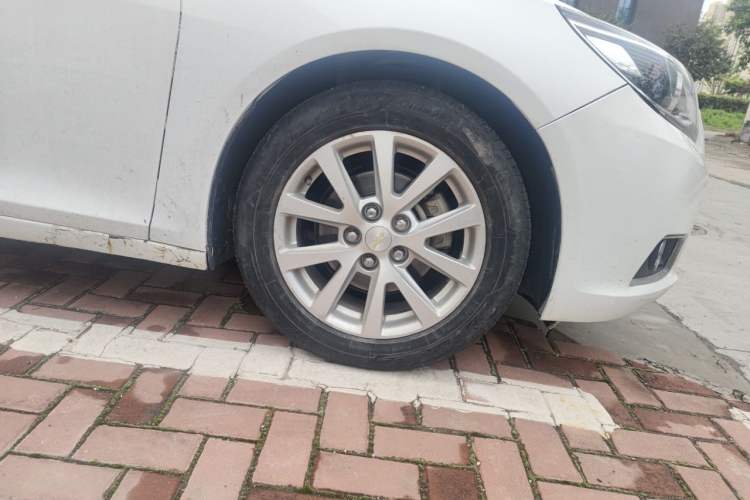 Used Chevrolet Malibu 2014 2.0L Automatic Luxury Edition Right Front Wheel Hub