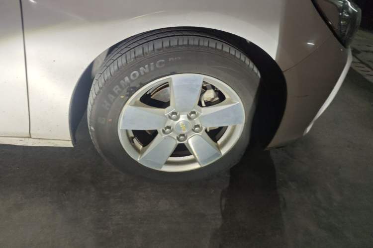 Used Chevrolet Malibu 2014 2.0L Automatic Comfort Edition Right Front Wheel Hub