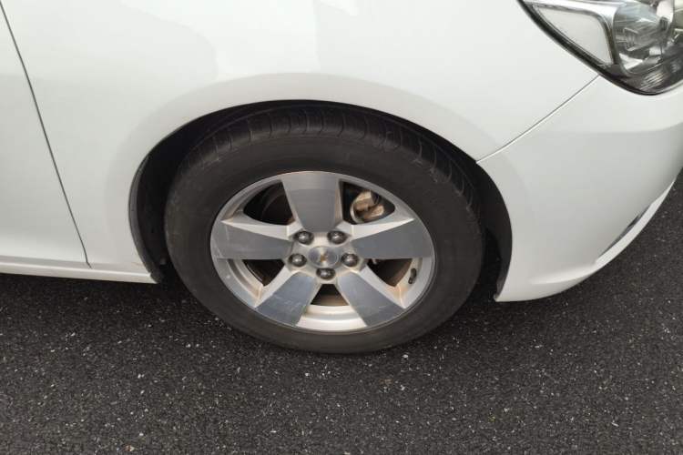 Used Chevrolet Malibu 2014 2.0L Automatic Comfort Edition Right Front Wheel Hub