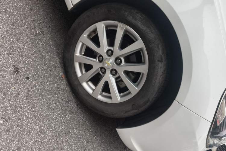 Used Chevrolet Malibu 2014 2.0L Automatic Luxury Edition Right Front Wheel Hub