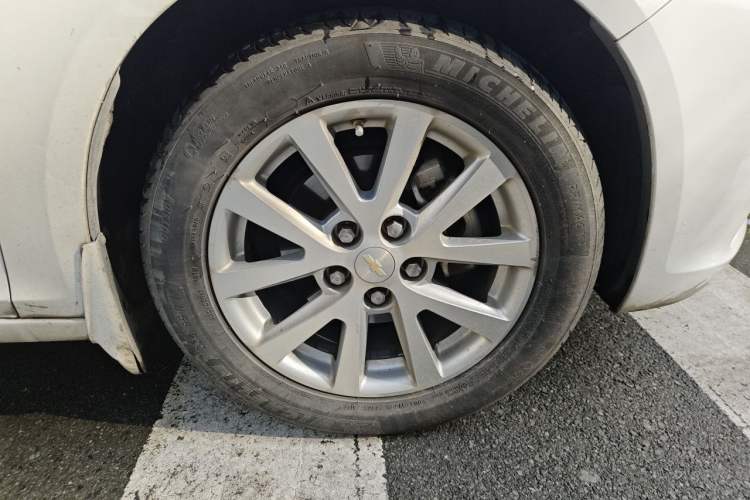Used Chevrolet Malibu 2014 2.0L Automatic Luxury Edition Right Front Wheel Hub