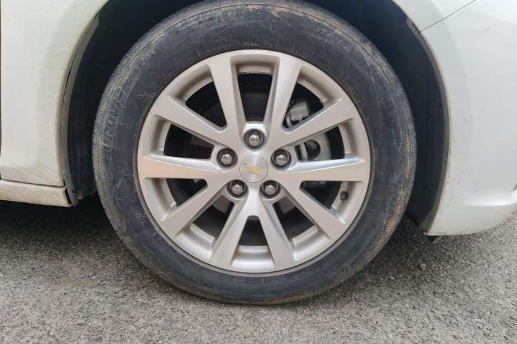 Used Chevrolet Malibu 2014 2.0L Automatic Luxury Edition Right Front Wheel Hub