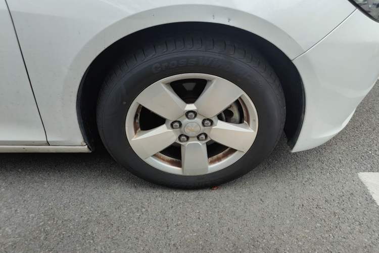 Used Chevrolet Malibu 2014 1.6T Automatic Comfort Edition Right Front Wheel Hub