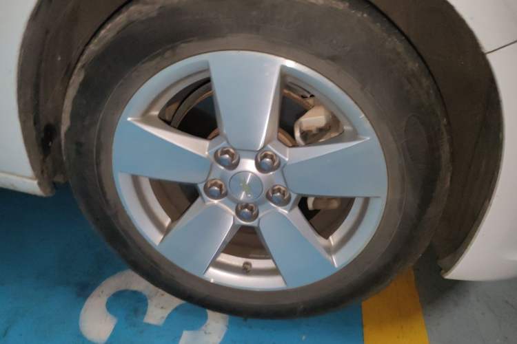 Used Chevrolet Malibu 2014 1.6T Automatic Comfort Edition Right Front Wheel Hub