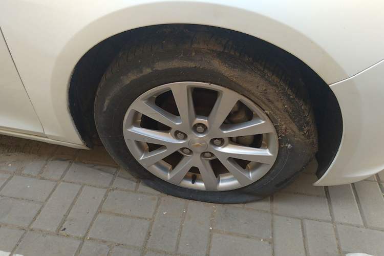 Used Chevrolet Malibu 2014 2.0L Automatic Luxury Edition Right Front Wheel Hub