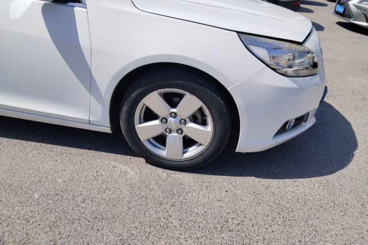 Used Chevrolet Malibu 2014 2.0L Automatic Comfort Edition Right Front Wheel Hub