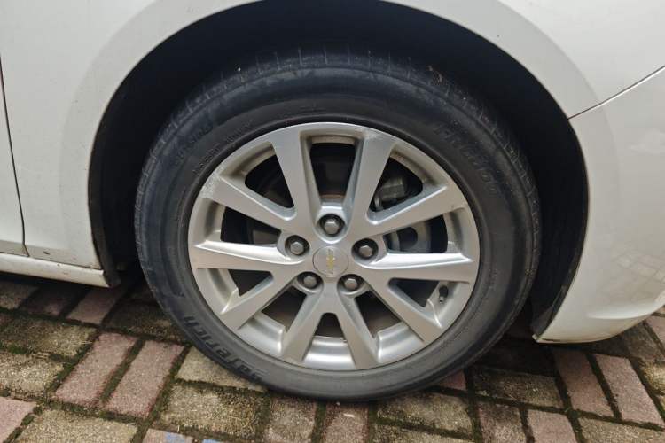 Used Chevrolet Malibu 2014 2.0L Automatic Luxury Edition Right Front Wheel Hub