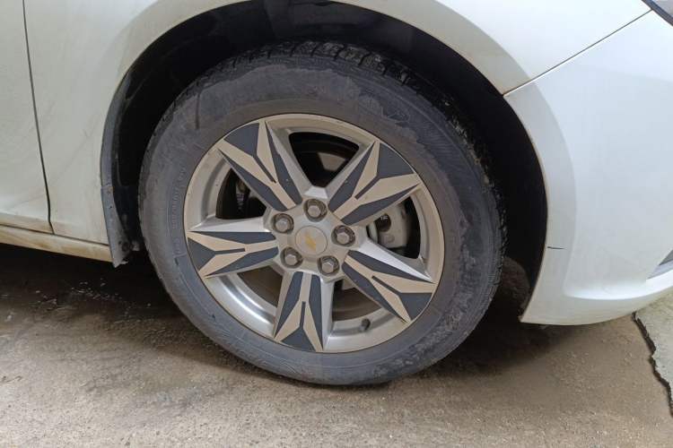 Used Chevrolet Malibu 2014 2.0L Automatic Comfort Edition Right Front Wheel Hub