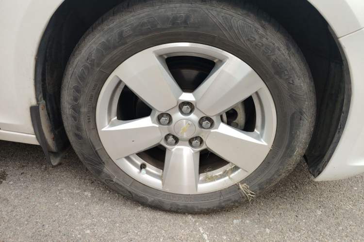 Used Chevrolet Malibu 2014 2.0L Automatic Comfort Edition Right Front Wheel Hub