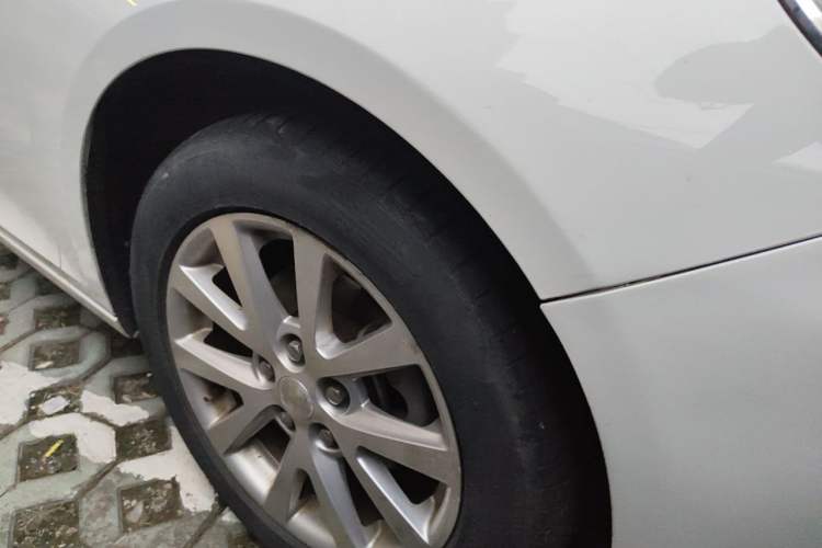 Used Chevrolet Malibu 2014 2.0L Automatic Luxury Edition Right Front Wheel Hub
