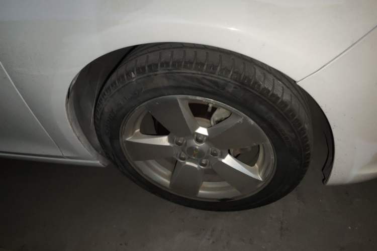 Used Chevrolet Malibu 2014 2.0L Automatic Comfort Edition Right Front Wheel Hub