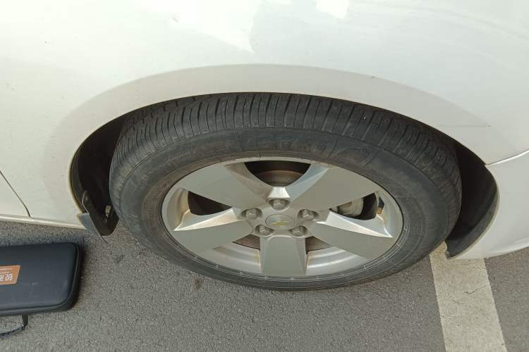 Used Chevrolet Malibu 2014 2.0L Automatic Comfort Edition Right Front Wheel Hub