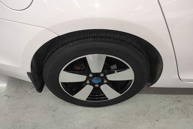 Used Chevrolet Malibu 2014 2.0L Automatic Comfort Edition Right Rear Wheel Hub