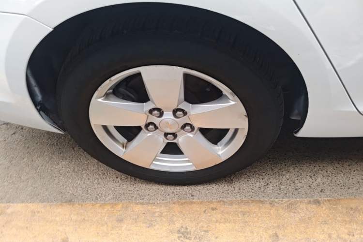 Used Chevrolet Malibu 2014 1.6T Automatic Comfort Edition Right Rear Wheel Hub