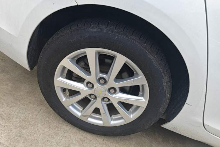 Used Chevrolet Malibu 2014 2.4L Automatic Luxury Edition Right Rear Wheel Hub