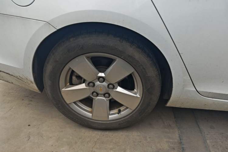 Used Chevrolet Malibu 2014 1.6T Automatic Comfort Edition Right Rear Wheel Hub