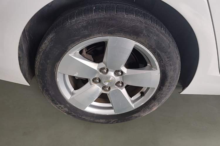 Used Chevrolet Malibu 2014 2.0L Automatic Comfort Edition Right Rear Wheel Hub
